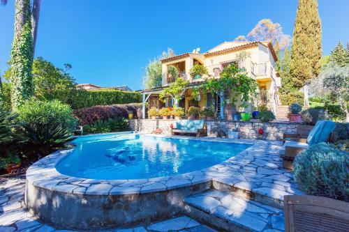 VILLA MONTFORT VI4265 By Riviera Holiday Homes gîte à louer Golf Villeneuve-Loubet