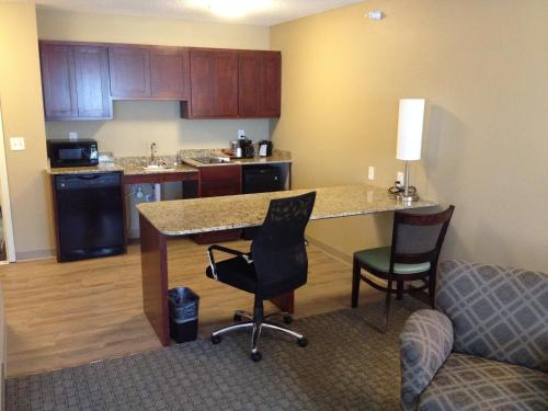 GrandStay Hotel & Suites - Glenwood - image 3