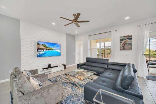 Magnificent 12BD House Perfect for Family Gatherings, Close to Disney #12ST8029 in Davenport, USA