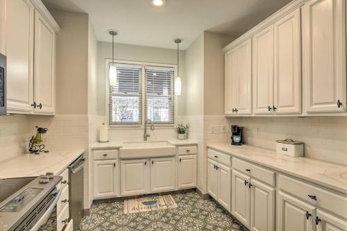 Lake Keowee Resort Condo Waterfront Balcony in Salem, USA