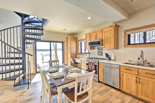 ‘Happy’s Haven’ Cabin W/ Gas Grill & Fire Pit! - MacKenzie Center, Poynette