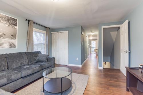 Hillyer Manor - Comfy Townhouse In Great Location! Pet Friendly!! townhouse in Orange, USA
