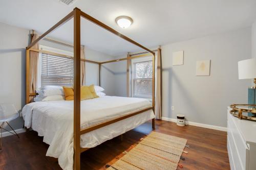 Hillyer Manor - Comfy Townhouse In Great Location! Pet Friendly!! townhouse in Orange, USA