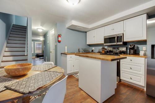 Hillyer Manor - Comfy Townhouse In Great Location! Pet Friendly!! townhouse in Orange, USA