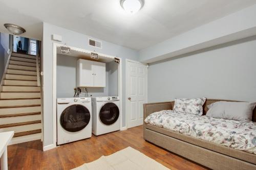 Hillyer Manor - Comfy Townhouse In Great Location! Pet Friendly!! townhouse in Orange, USA
