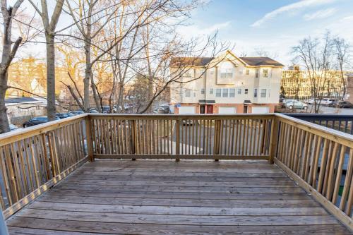 Hillyer Manor - Comfy Townhouse In Great Location! Pet Friendly!! townhouse in Orange, USA