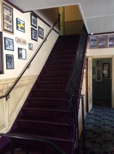 Létesítmények, Historic Dow Hotel in Lone Pine (CA)