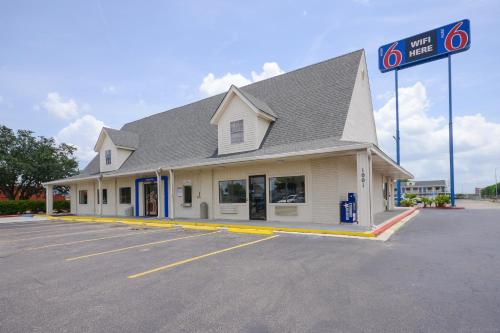 Motel 6-Webster TX - Houston - Nasa Lake - image 12