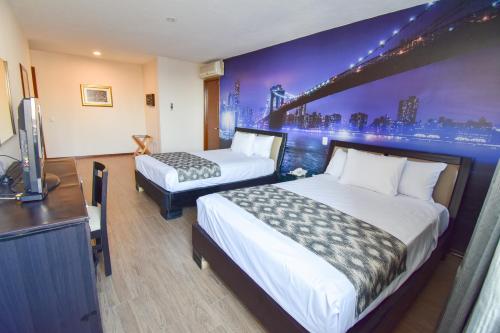 Standard Double Room image 3