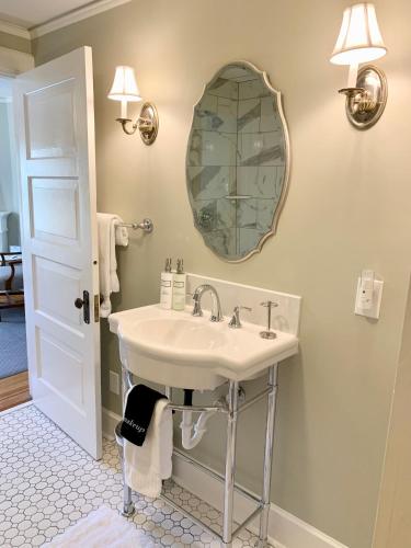 Pinecrest Bed & Breakfast - image 12