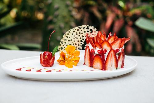 344819100 Mother Earth Luxury Boutique Hotel, Restaurant & Spa