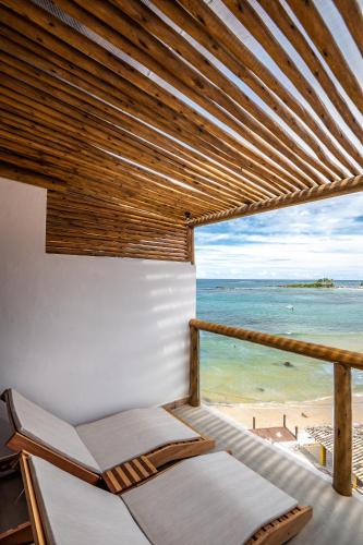 ระเบียง/ชานเรือน, One Beach Boutique Hotel in มอร์โร เดอซาโอ พอโล