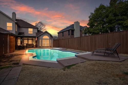 Discount Included! Stunning, Modern, Spacious Getaway fits any group, 2 game rooms, Hot tub home