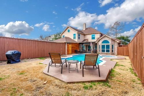 Discount Included! Stunning, Modern, Spacious Getaway fits any group, 2 game rooms, Hot tub home