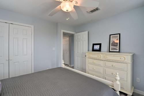 Oceanfront Galveston Home - Walk to Beach! - image 11