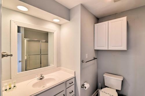 Oceanfront Galveston Home - Walk to Beach! - image 10