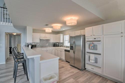 Oceanfront Galveston Home - Walk to Beach! - image 10
