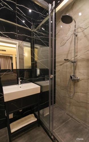 Secret Hotel,Korce
