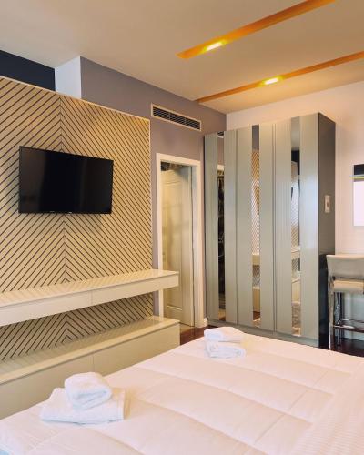 Secret Hotel,Korce