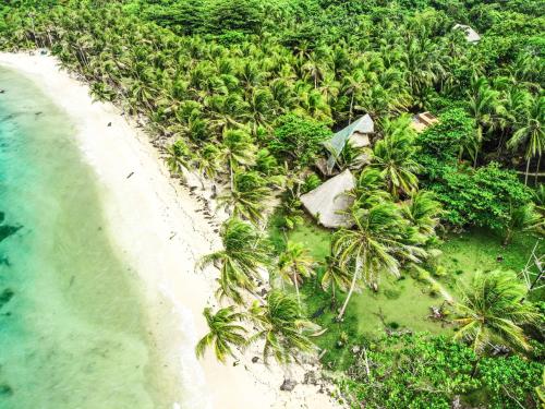 Taman, Natural Suites ENSUEÑOS Natural Reserve (Natural Suites ENSUENOS Natural Reserve) in Little Corn Island