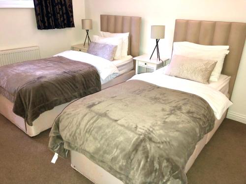 Superbly located 2 bedroom luxury apartment, Devon