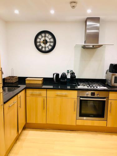 Superbly located 2 bedroom luxury apartment, Bath (zdjęcie 4)