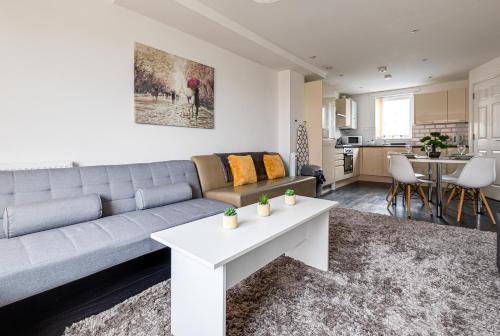 Stanley Sparkle Stays - 4BRooms, 4Beds, Prkg, Wifi, Liverpool (photo 10)