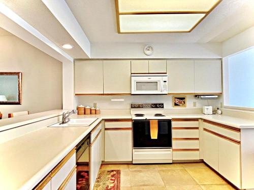 Desert Falls Golf, 1st Floor, Pool/Gym/Golf View in Palm Desert, USA