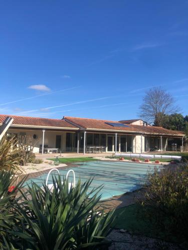 villa Anani 9/P+1BB piscine chauffée gîte à louer Saint-Hilaire