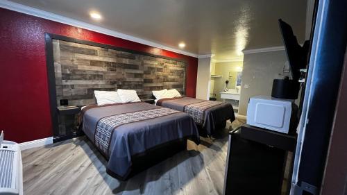 Deluxe Queen Room with Two Queen Beds