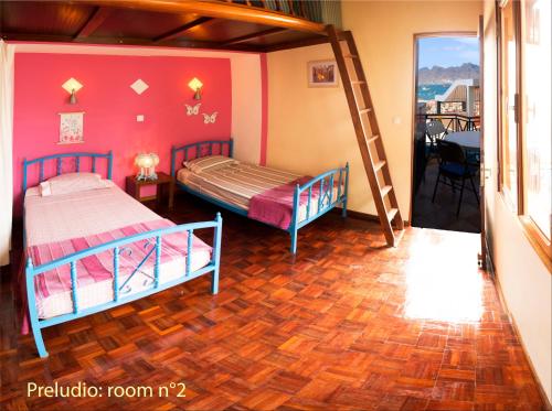 1 queen bed, 2 twin beds, 1 sofa bed