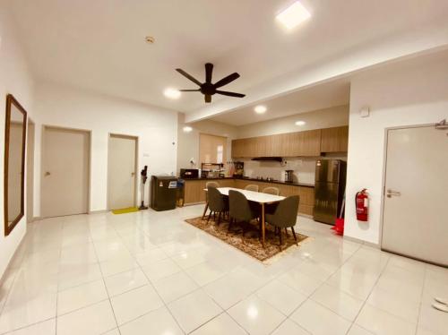 Homestay Ustazah @Residensi Adelia Bangi Avenue, Hulu Langat