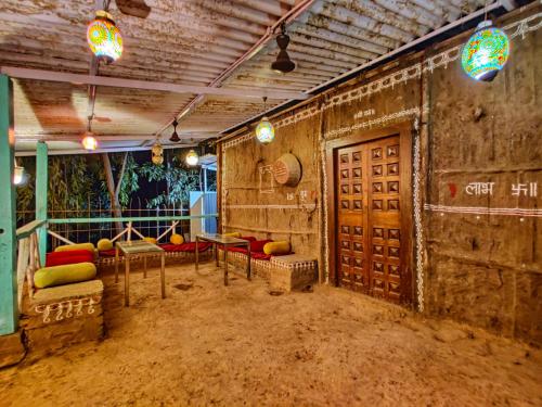 ห้องอาหาร, ปุษปะ วาฏิกา รีสอร์ต แอนด์ ลอว์น (Pushp Vatika Resort and Lawns) in ปันเวล