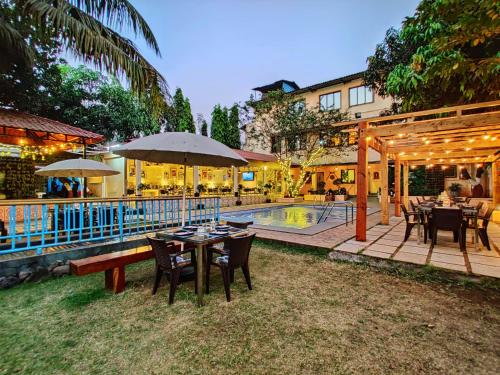 ทัศนียภาพภายนอกโรงแรม, ปุษปะ วาฏิกา รีสอร์ต แอนด์ ลอว์น (Pushp Vatika Resort and Lawns) in ปันเวล