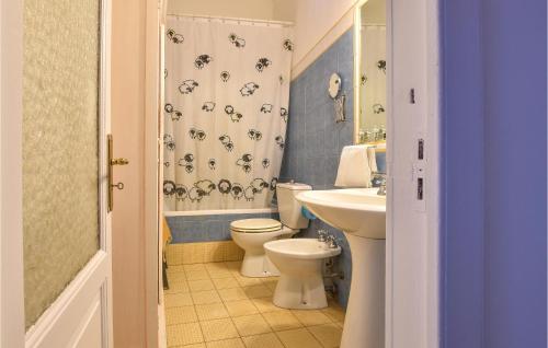 Two-Bedroom Apartment image 6