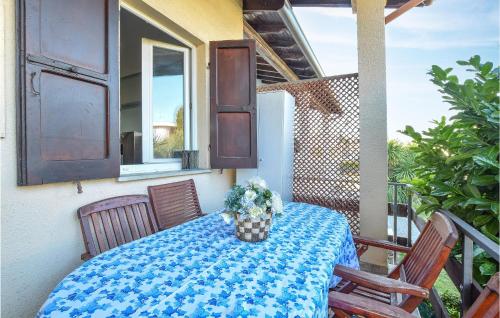 Lovely Home In Manerba Del Garda With Kitchen in Manerba del Garda
