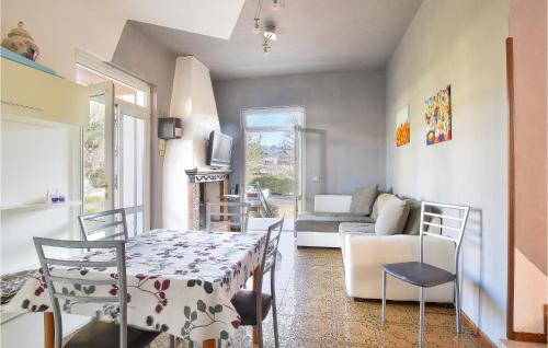  Lovely Home In Manerba Del Garda With Kitchen in Manerba del Garda