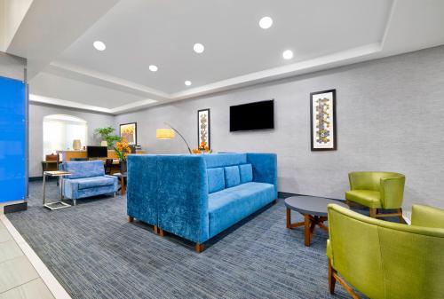 Holiday Inn Express Hotel & Suites Kansas City - Grandview, an IHG Hotel