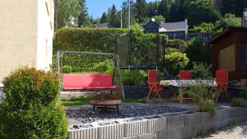 Ferienwohnung mit Garten und Spielplatz - Apartment - Klingenthal