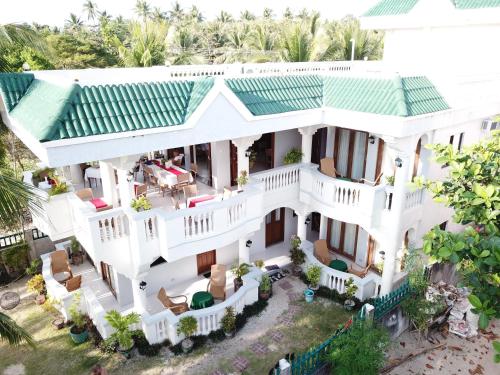 B&B Agcogon - The Beach House Carabao Island - Bed and Breakfast Agcogon