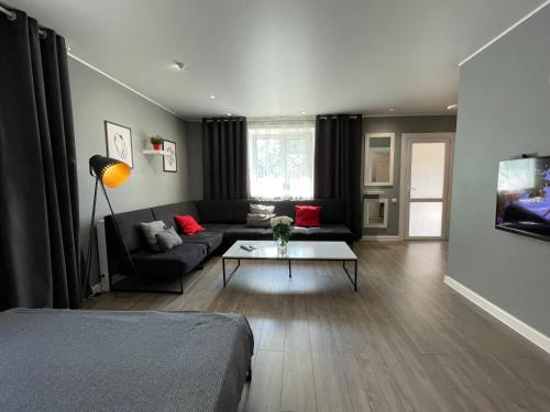 zonă comună salon/TV, Квартира-студия с отдельным входом с гостиничным сервисом, с белым постельным in Petropavlovsk