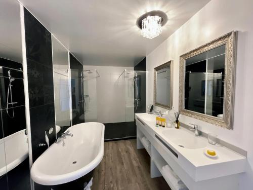 Junior Suite Twin/Double with Balcony