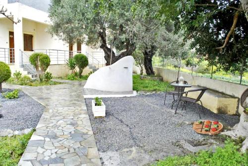 Vrt, Chouzourakis Studios in Viannos