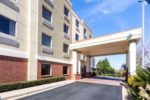 Comfort Suites Forsyth near I-75