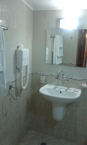 Deluxe Twin Room with Patio image 8