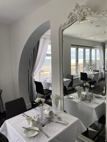 The Strand Hotel in North Shore