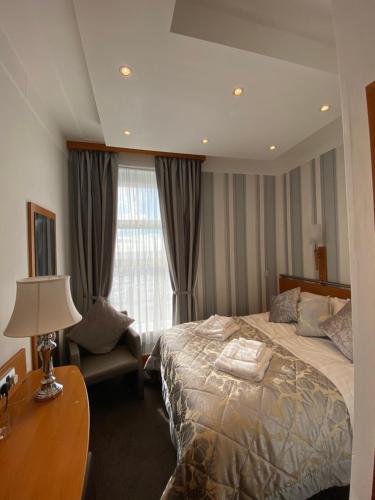 The Strand Hotel in North Shore