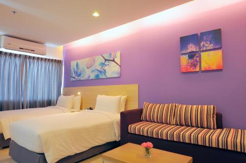 room detail thumbnail 1