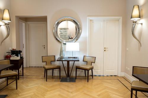 Cardilli Luxury Rooms - image 14