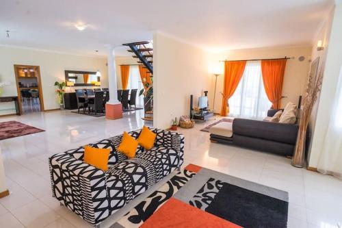 LUXURIOUS VILLAGE OCEAN AND MOUNTAIN VIEW gîte à louer Ribeira da Serra de Água